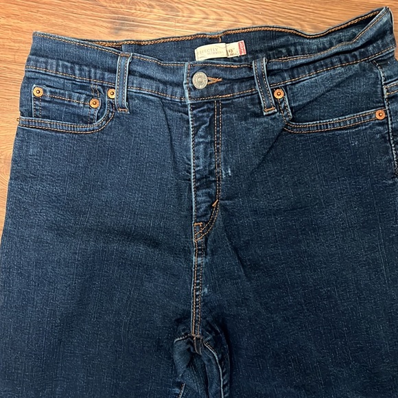 Levi’s 512 Perfectly slimming Jeans.   #1593 - Picture 2 of 9